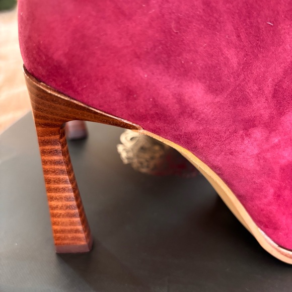 NIB Vince Camuto Women's Presindal Burgundy Suede Heeled Boots Sz 7.5 - Picture 6 of 11